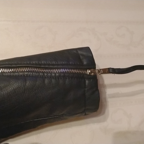 - 😎Very cool Vegan leather deep blue Tommy Hilfiger Moto jacket L like new - Picture 5 of 10